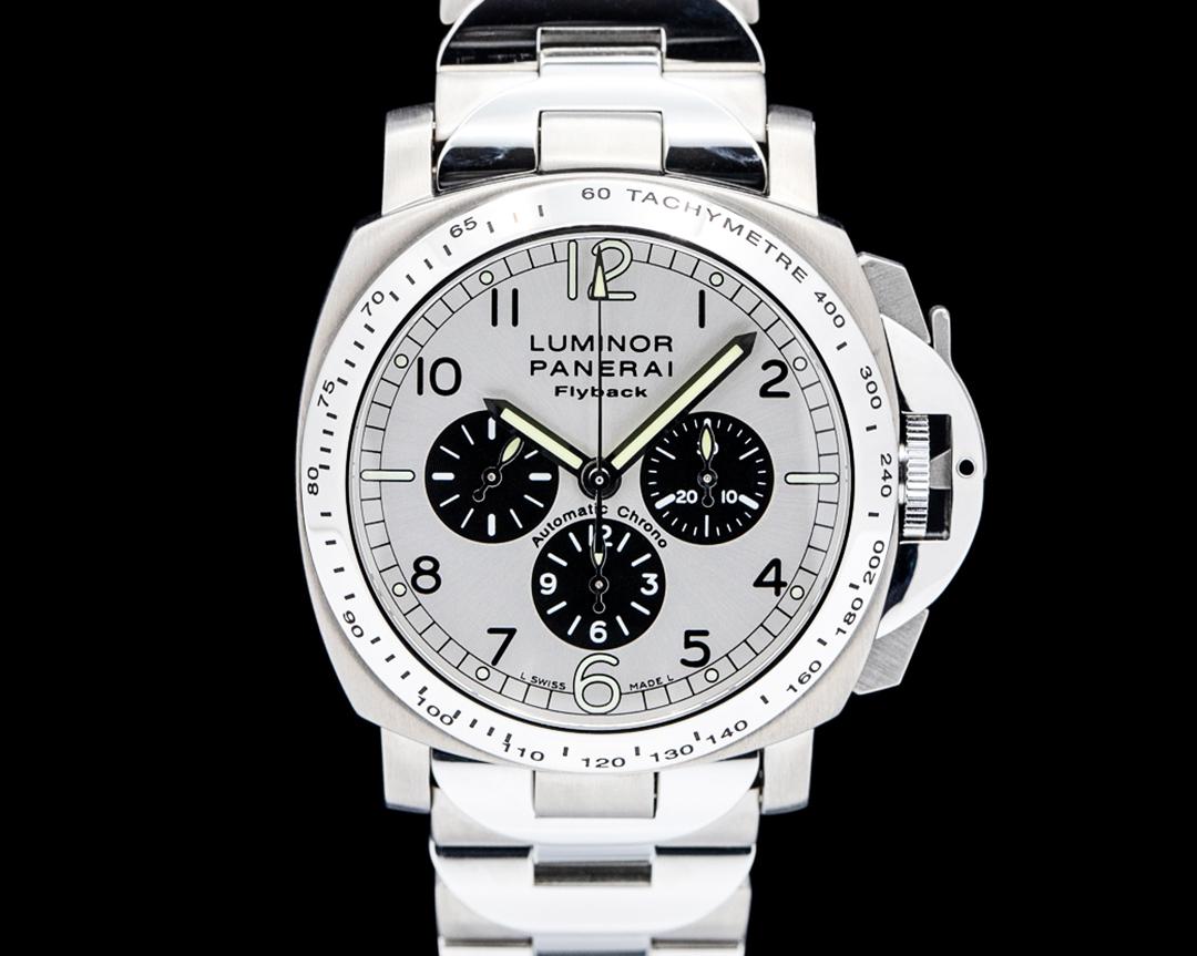 Panerai Luminor Chrono Flyback Titanium Panda Dial, reference PAM00060